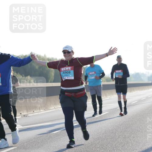 03.10.2025 - Köhlbrandbrückenlauf Jannik Wohlers http://msf.ph/oto/9066710 03.10.2025 09:27:56 Position 3 2623, 2357, 417 meine-sportfotos.de