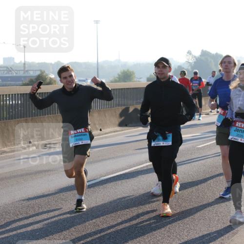 03.10.2025 - Köhlbrandbrückenlauf Lena Gebhardt http://msf.ph/oto/9066758 03.10.2025 09:23:20 Position 1 3162, 3535 meine-sportfotos.de