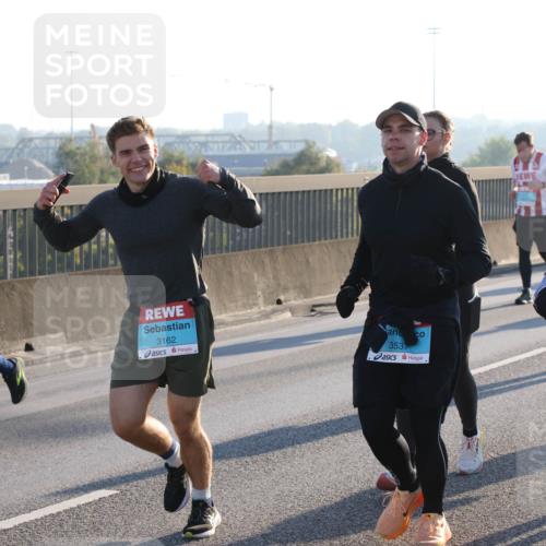 03.10.2025 - Köhlbrandbrückenlauf Lena Gebhardt http://msf.ph/oto/9066788 03.10.2025 09:23:21 Position 1 3162, 3537, 3535 meine-sportfotos.de