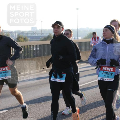 03.10.2025 - Köhlbrandbrückenlauf Lena Gebhardt http://msf.ph/oto/9066802 03.10.2025 09:23:21 Position 1 3162, 537, 3535, 3726 meine-sportfotos.de