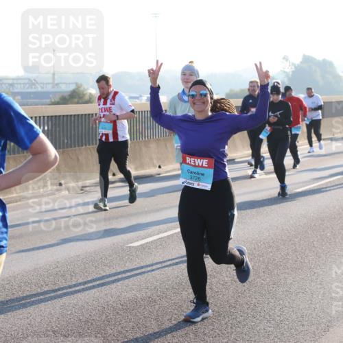 03.10.2025 - Köhlbrandbrückenlauf Lena Gebhardt http://msf.ph/oto/9066840 03.10.2025 09:23:23 Position 1 3726, 772 meine-sportfotos.de