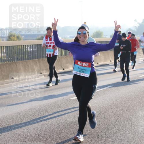 03.10.2025 - Köhlbrandbrückenlauf Lena Gebhardt http://msf.ph/oto/9066845 03.10.2025 09:23:23 Position 1 3726 meine-sportfotos.de