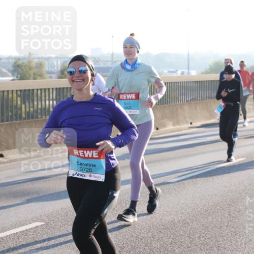 03.10.2025 - Köhlbrandbrückenlauf Lena Gebhardt http://msf.ph/oto/9066861 03.10.2025 09:23:23 Position 1 3726, 3803 meine-sportfotos.de