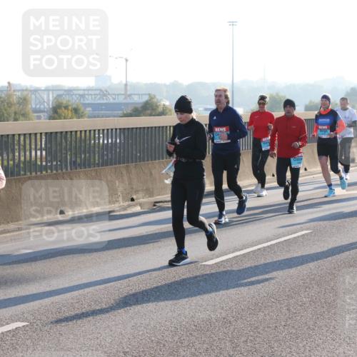 03.10.2025 - Köhlbrandbrückenlauf Lena Gebhardt http://msf.ph/oto/9066882 03.10.2025 09:23:24 Position 1 3803, 42, 10, 3473 meine-sportfotos.de
