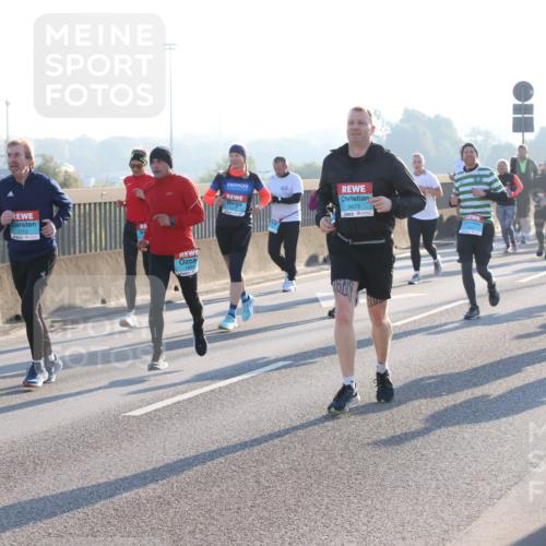 03.10.2025 - Köhlbrandbrückenlauf Lena Gebhardt http://msf.ph/oto/9066900 03.10.2025 09:23:25 Position 1 1712, 42, 3473, 1348 meine-sportfotos.de