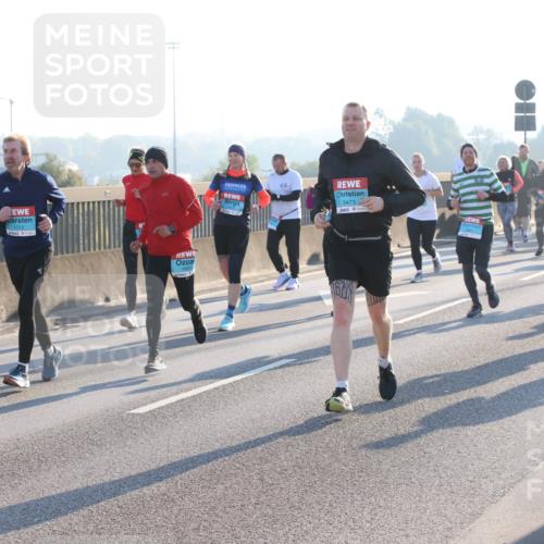 03.10.2025 - Köhlbrandbrückenlauf Lena Gebhardt http://msf.ph/oto/9066901 03.10.2025 09:23:25 Position 1 1712, 42, 3473 meine-sportfotos.de