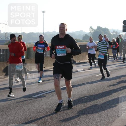 03.10.2025 - Köhlbrandbrückenlauf Lena Gebhardt http://msf.ph/oto/9066918 03.10.2025 09:23:26 Position 1 1712, 3473, 1891, 1348 meine-sportfotos.de