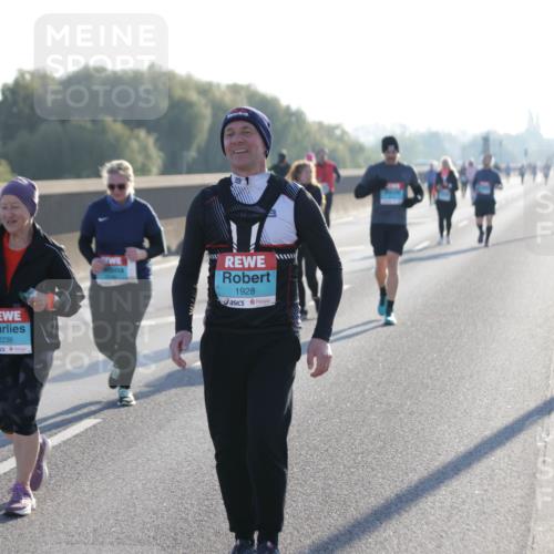 03.10.2025 - Köhlbrandbrückenlauf Jannik Wohlers http://msf.ph/oto/9066943 03.10.2025 09:28:50 Position 3 2236, 1928 meine-sportfotos.de