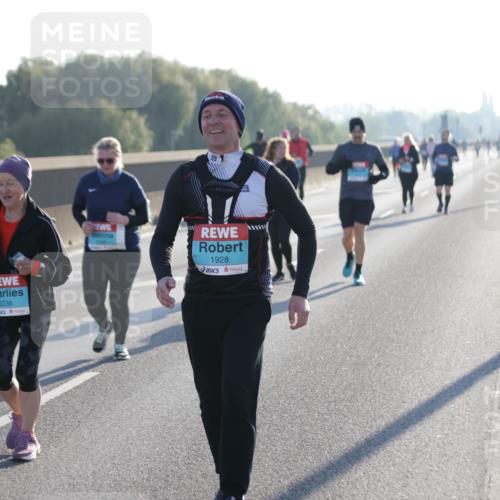 03.10.2025 - Köhlbrandbrückenlauf Jannik Wohlers http://msf.ph/oto/9066944 03.10.2025 09:28:50 Position 3 2236, 1928 meine-sportfotos.de