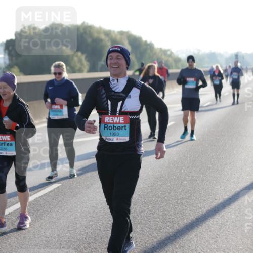 03.10.2025 - Köhlbrandbrückenlauf Jannik Wohlers http://msf.ph/oto/9066950 03.10.2025 09:28:50 Position 3 2236, 1928 meine-sportfotos.de