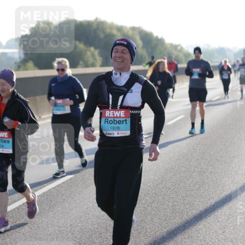 03.10.2025 - Köhlbrandbrückenlauf Jannik Wohlers http://msf.ph/oto/9066962 03.10.2025 09:28:50 Position 3 2236, 1928 meine-sportfotos.de
