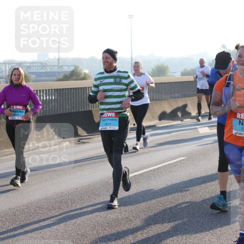 03.10.2025 - Köhlbrandbrückenlauf Lena Gebhardt http://msf.ph/oto/9066963 03.10.2025 09:23:28 Position 1 2033, 3617, 1348 meine-sportfotos.de