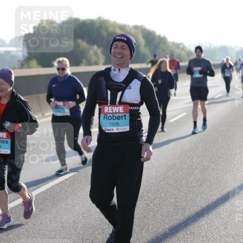 03.10.2025 - Köhlbrandbrückenlauf Jannik Wohlers http://msf.ph/oto/9066965 03.10.2025 09:28:50 Position 3 2236, 1928 meine-sportfotos.de