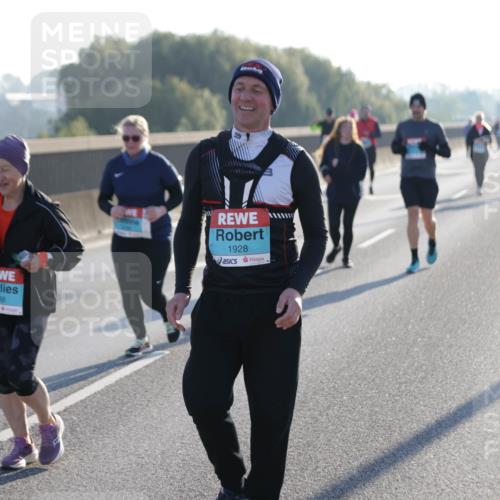 03.10.2025 - Köhlbrandbrückenlauf Jannik Wohlers http://msf.ph/oto/9066967 03.10.2025 09:28:50 Position 3 2236, 1928 meine-sportfotos.de