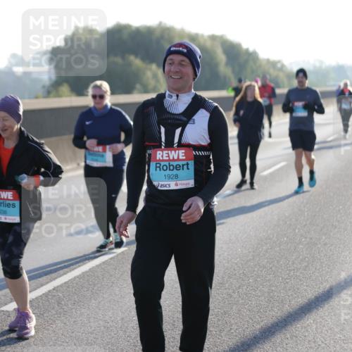 03.10.2025 - Köhlbrandbrückenlauf Jannik Wohlers http://msf.ph/oto/9066968 03.10.2025 09:28:50 Position 3 2236, 1928 meine-sportfotos.de