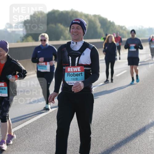 03.10.2025 - Köhlbrandbrückenlauf Jannik Wohlers http://msf.ph/oto/9066972 03.10.2025 09:28:50 Position 3 2236, 1928 meine-sportfotos.de