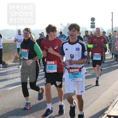 03.10.2025 - Köhlbrandbrückenlauf Lena Gebhardt http://msf.ph/oto/9066995 03.10.2025 09:23:31 Position 1 2800, 3582, 3727, 2878 meine-sportfotos.de