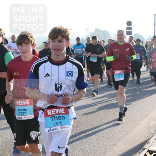 03.10.2025 - Köhlbrandbrückenlauf Lena Gebhardt http://msf.ph/oto/9067005 03.10.2025 09:23:31 Position 1 3727, 2878, 1800 meine-sportfotos.de