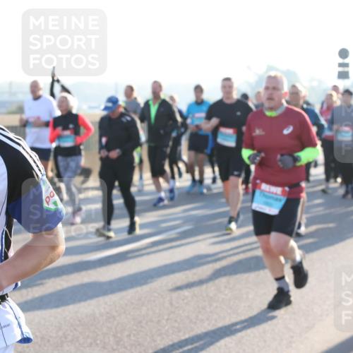 03.10.2025 - Köhlbrandbrückenlauf Lena Gebhardt http://msf.ph/oto/9067013 03.10.2025 09:23:32 Position 1 7 meine-sportfotos.de