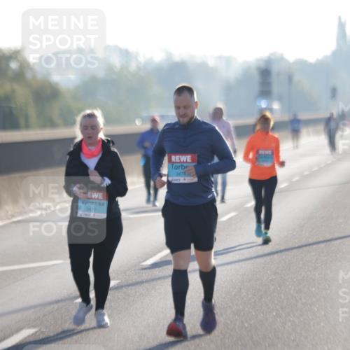 03.10.2025 - Köhlbrandbrückenlauf Jannik Wohlers http://msf.ph/oto/9067016 03.10.2025 09:28:55 Position 3 3477, 3474 meine-sportfotos.de