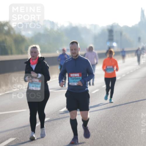 03.10.2025 - Köhlbrandbrückenlauf Jannik Wohlers http://msf.ph/oto/9067022 03.10.2025 09:28:56 Position 3 3477, 3474 meine-sportfotos.de