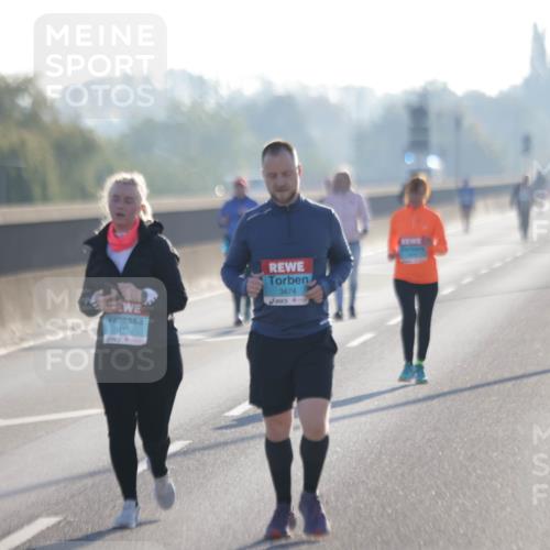 03.10.2025 - Köhlbrandbrückenlauf Jannik Wohlers http://msf.ph/oto/9067027 03.10.2025 09:28:56 Position 3 3477, 3474 meine-sportfotos.de