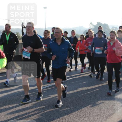 03.10.2025 - Köhlbrandbrückenlauf Lena Gebhardt http://msf.ph/oto/9067055 03.10.2025 09:23:34 Position 1 1310, 1147 meine-sportfotos.de