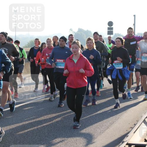 03.10.2025 - Köhlbrandbrückenlauf Lena Gebhardt http://msf.ph/oto/9067065 03.10.2025 09:23:34 Position 1 2140, 1147 meine-sportfotos.de