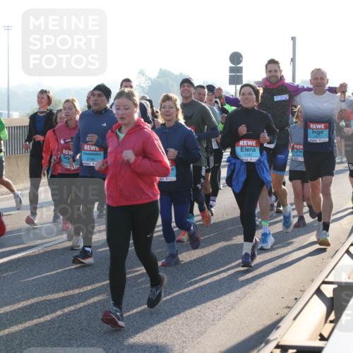 03.10.2025 - Köhlbrandbrückenlauf Lena Gebhardt http://msf.ph/oto/9067067 03.10.2025 09:23:34 Position 1 2140, 1147, 2977, 3713 meine-sportfotos.de
