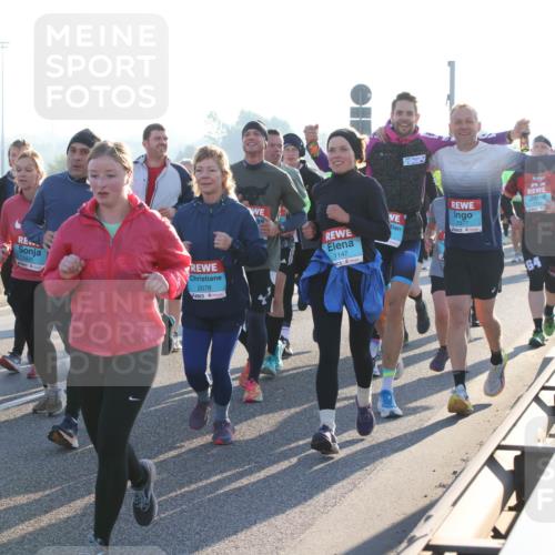 03.10.2025 - Köhlbrandbrückenlauf Lena Gebhardt http://msf.ph/oto/9067081 03.10.2025 09:23:35 Position 1 1431, 2078, 1147, 2977 meine-sportfotos.de