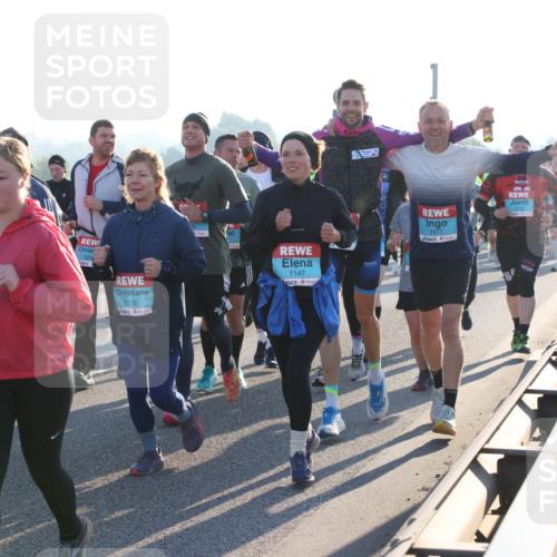 03.10.2025 - Köhlbrandbrückenlauf Lena Gebhardt http://msf.ph/oto/9067085 03.10.2025 09:23:35 Position 1 2078, 1147, 3713, 2977, 3 meine-sportfotos.de