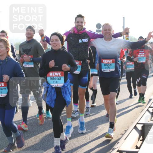 03.10.2025 - Köhlbrandbrückenlauf Lena Gebhardt http://msf.ph/oto/9067096 03.10.2025 09:23:36 Position 1 2078, 1684, 2977, 1147, 3 meine-sportfotos.de