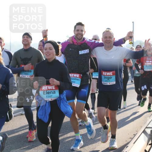 03.10.2025 - Köhlbrandbrückenlauf Lena Gebhardt http://msf.ph/oto/9067100 03.10.2025 09:23:36 Position 1 2078, 1684, 1147, 969, 30, 2977, 64 meine-sportfotos.de