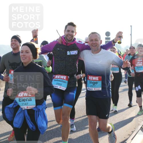 03.10.2025 - Köhlbrandbrückenlauf Lena Gebhardt http://msf.ph/oto/9067105 03.10.2025 09:23:36 Position 1 3529, 2969, 2977, 1147, 3713, 64 meine-sportfotos.de