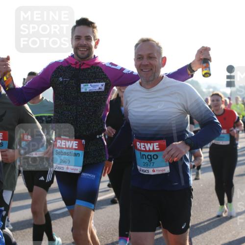 03.10.2025 - Köhlbrandbrückenlauf Lena Gebhardt http://msf.ph/oto/9067133 03.10.2025 09:23:37 Position 1 147, 2, 2969, 30, 2977, 64 meine-sportfotos.de