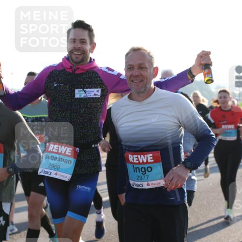 03.10.2025 - Köhlbrandbrückenlauf Lena Gebhardt http://msf.ph/oto/9067137 03.10.2025 09:23:37 Position 1 684, 2969, 3, 2977, 64 meine-sportfotos.de