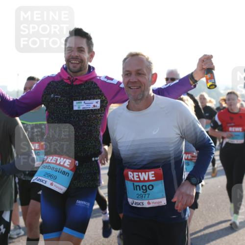 03.10.2025 - Köhlbrandbrückenlauf Lena Gebhardt http://msf.ph/oto/9067141 03.10.2025 09:23:37 Position 1 2969, 14, 3, 2977, 64 meine-sportfotos.de