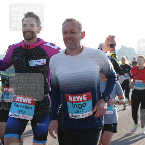 03.10.2025 - Köhlbrandbrückenlauf Lena Gebhardt http://msf.ph/oto/9067152 03.10.2025 09:23:37 Position 1 2512, 2969, 3, 2977, 13713 meine-sportfotos.de