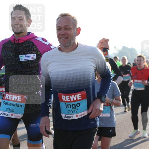 03.10.2025 - Köhlbrandbrückenlauf Lena Gebhardt http://msf.ph/oto/9067156 03.10.2025 09:23:37 Position 1 2, 384, 2512, 2969, 3, 2977, 3713 meine-sportfotos.de