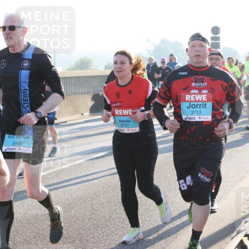 03.10.2025 - Köhlbrandbrückenlauf Lena Gebhardt http://msf.ph/oto/9067177 03.10.2025 09:23:38 Position 1 19, 3468, 3747, 3713, 64 meine-sportfotos.de