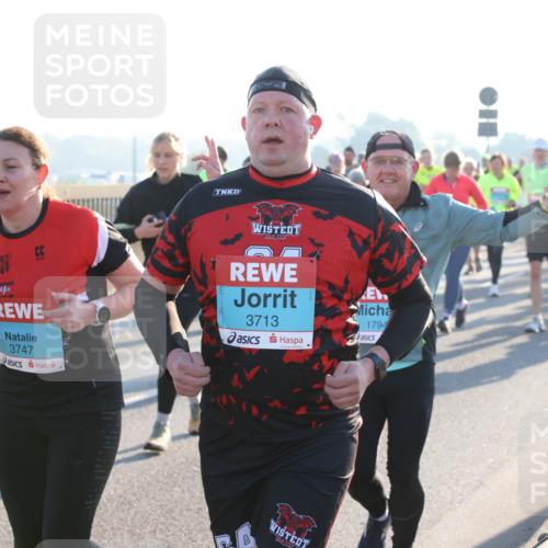 03.10.2025 - Köhlbrandbrückenlauf Lena Gebhardt http://msf.ph/oto/9067198 03.10.2025 09:23:39 Position 1 3747, 3713, 1794 meine-sportfotos.de