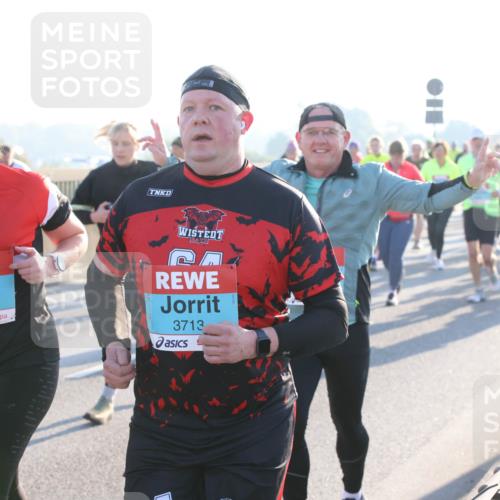 03.10.2025 - Köhlbrandbrückenlauf Lena Gebhardt http://msf.ph/oto/9067204 03.10.2025 09:23:39 Position 1 3747, 3713 meine-sportfotos.de