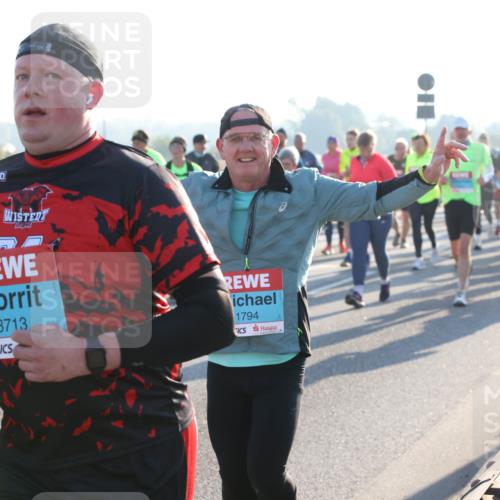 03.10.2025 - Köhlbrandbrückenlauf Lena Gebhardt http://msf.ph/oto/9067206 03.10.2025 09:23:39 Position 1 3713, 1794 meine-sportfotos.de