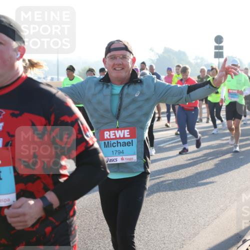 03.10.2025 - Köhlbrandbrückenlauf Lena Gebhardt http://msf.ph/oto/9067218 03.10.2025 09:23:40 Position 1 1794, 3713 meine-sportfotos.de