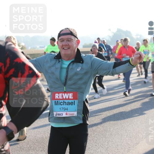 03.10.2025 - Köhlbrandbrückenlauf Lena Gebhardt http://msf.ph/oto/9067220 03.10.2025 09:23:40 Position 1 1794 meine-sportfotos.de