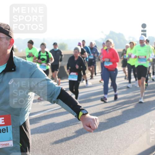 03.10.2025 - Köhlbrandbrückenlauf Lena Gebhardt http://msf.ph/oto/9067228 03.10.2025 09:23:40 Position 1 1794 meine-sportfotos.de