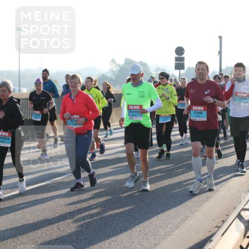 03.10.2025 - Köhlbrandbrückenlauf Lena Gebhardt http://msf.ph/oto/9067250 03.10.2025 09:23:41 Position 1 1956, 1934, 34, 88, 24, 3265, 1433, 1883, 3208 meine-sportfotos.de
