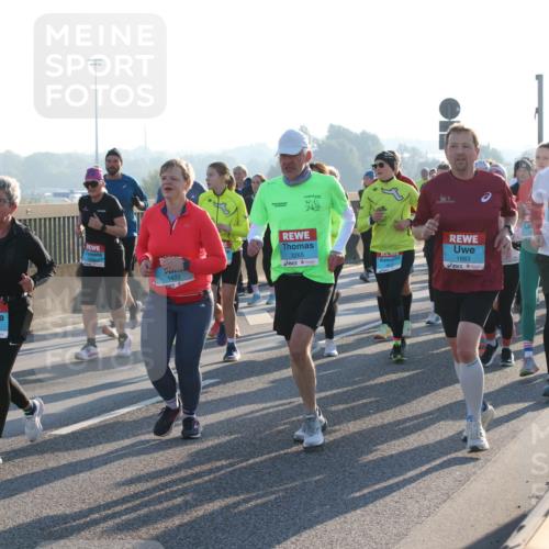 03.10.2025 - Köhlbrandbrückenlauf Lena Gebhardt http://msf.ph/oto/9067263 03.10.2025 09:23:41 Position 1 1934, 3265, 1883, 1433 meine-sportfotos.de