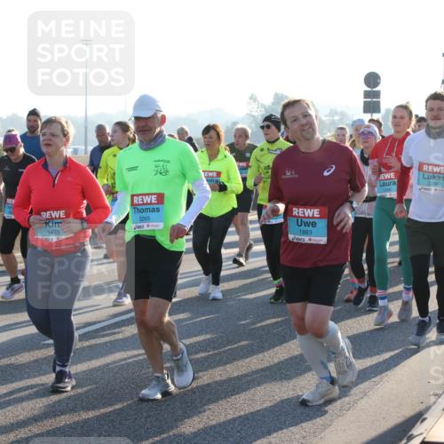 03.10.2025 - Köhlbrandbrückenlauf Lena Gebhardt http://msf.ph/oto/9067292 03.10.2025 09:23:42 Position 1 1433, 3265, 1883, 3208, 1206 meine-sportfotos.de
