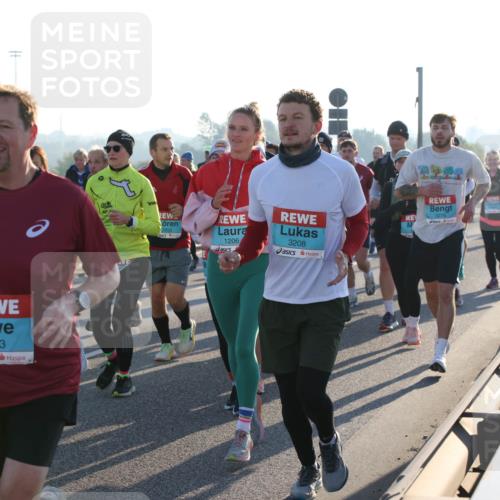 03.10.2025 - Köhlbrandbrückenlauf Lena Gebhardt http://msf.ph/oto/9067310 03.10.2025 09:23:43 Position 1 1883, 1206, 3208 meine-sportfotos.de
